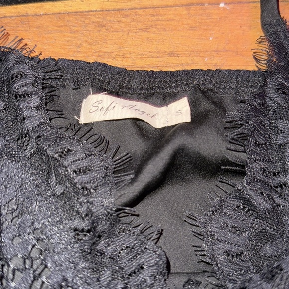 Lacey Floral Soft Angel Top - Picture 4 of 4